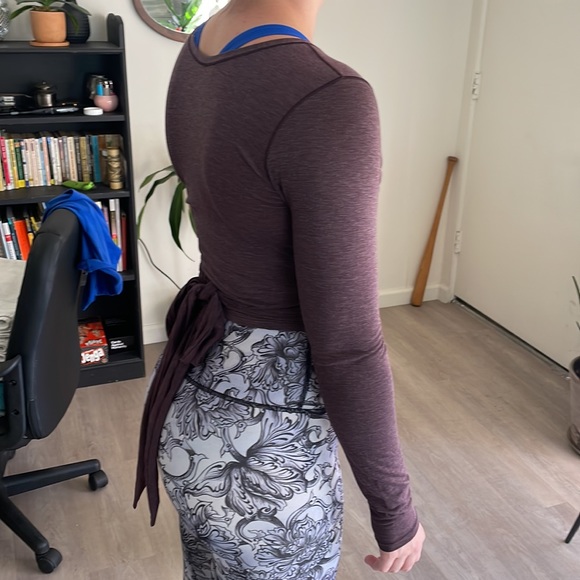 lululemon womens top - Picture 2 of 4